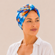 Turban de chimiothérapie bleu en coton auréa porté par un mannequin de face