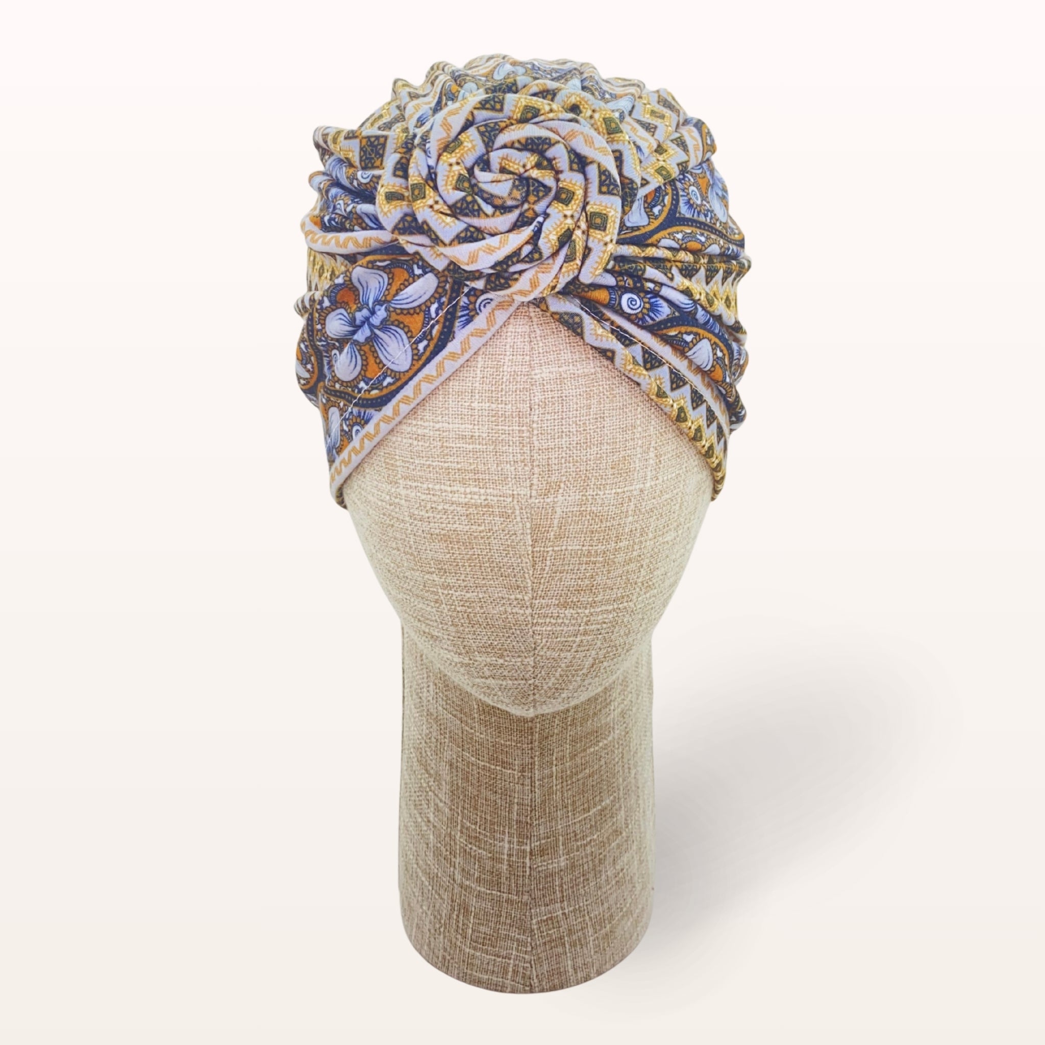 Turban de chimiothérapie Elyséa en coton doux motifs ethniques orange et marron - vue de dos