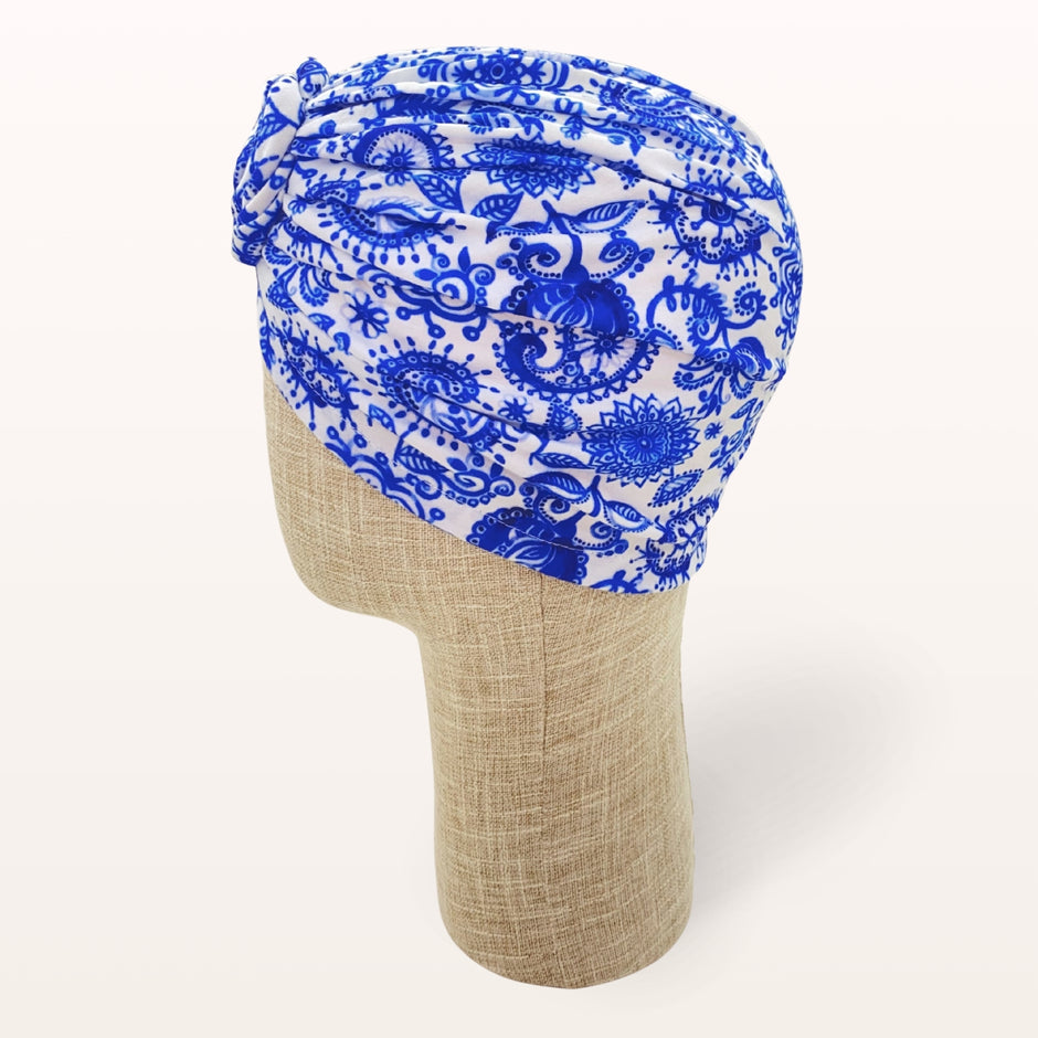 Turban de chimiothérapie Lyséane en coton doux à fleurs bleues - vue de profil