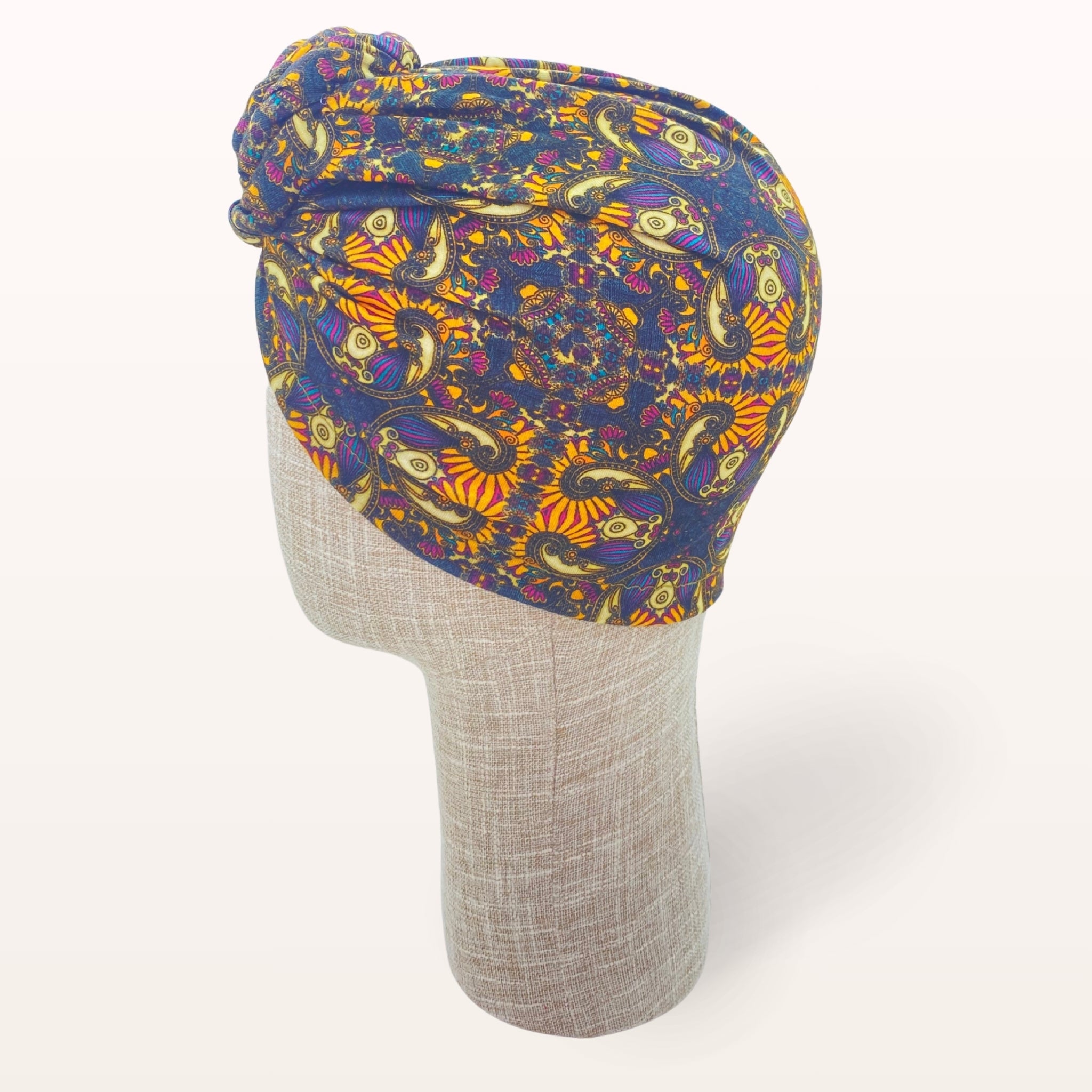 Turban de chimiothérapie Maëlya en coton doux à motifs - vue de profil