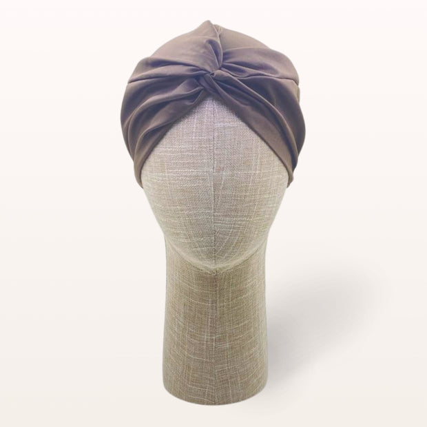 Turban de chimiothérapie Moka en satin de coton doux marron - vue de face